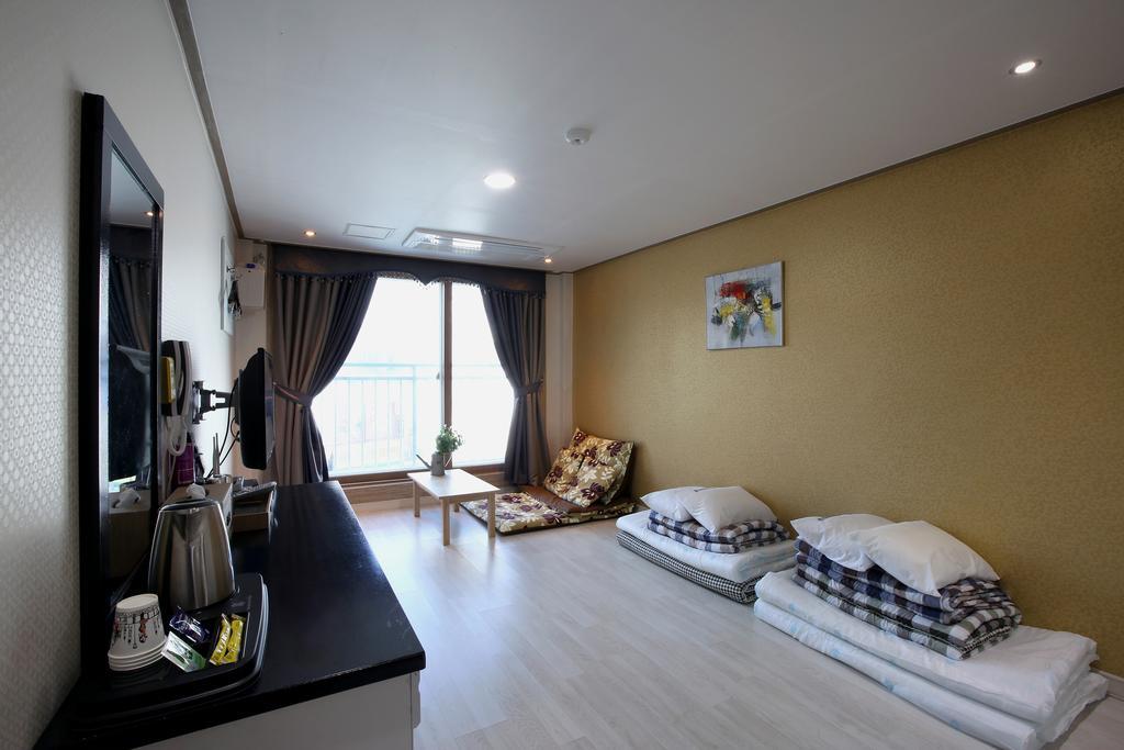 Dorcas Tourist Hostel Tongyeong Exterior foto