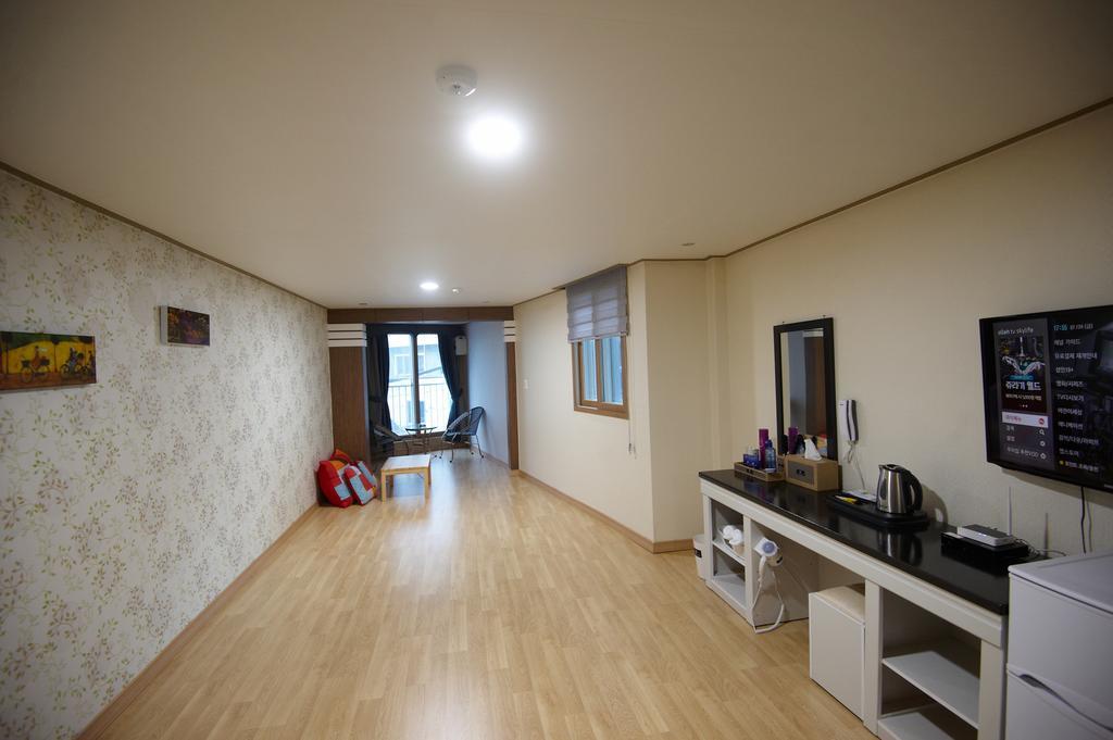 Dorcas Tourist Hostel Tongyeong Exterior foto