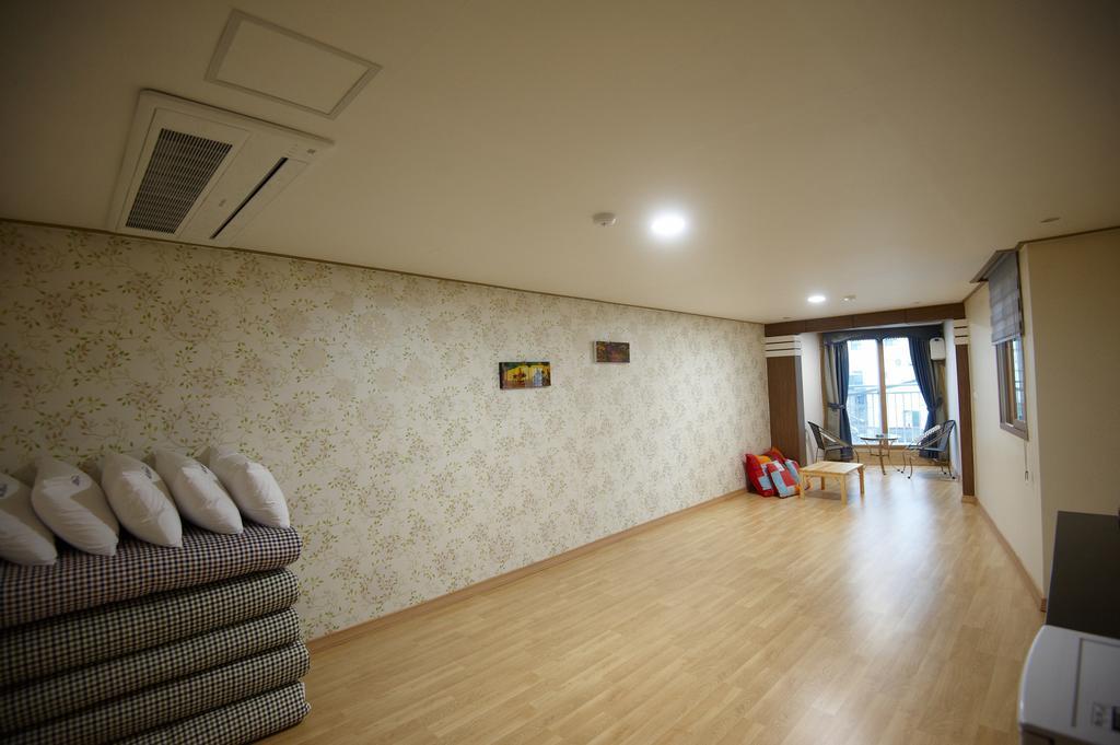 Dorcas Tourist Hostel Tongyeong Exterior foto